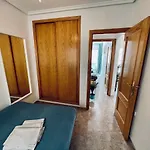Апартаменты El Papagayo 2 Mins Walking To The Торевьиа
