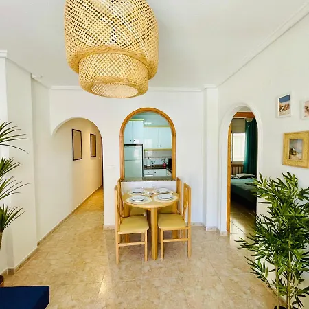 El Papagayo 2 Mins Walking To The Torrevieja